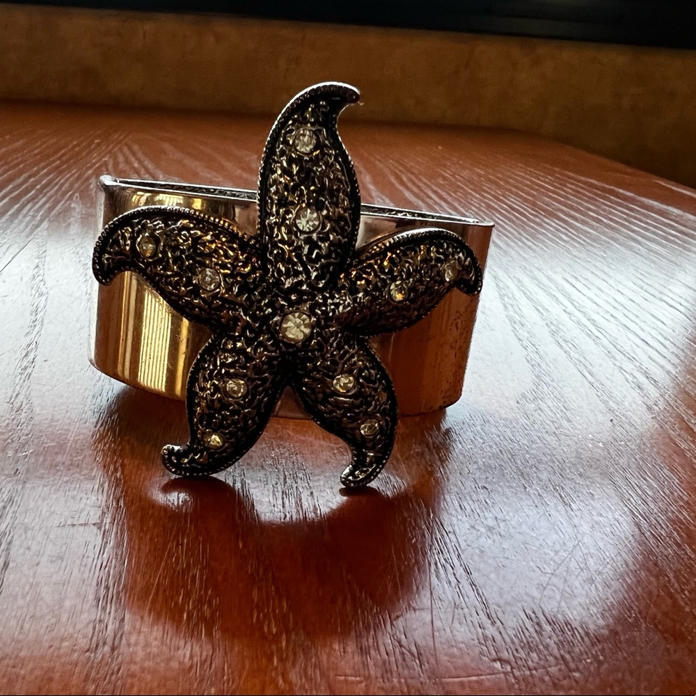 Silver Bracelet with Starfish Design